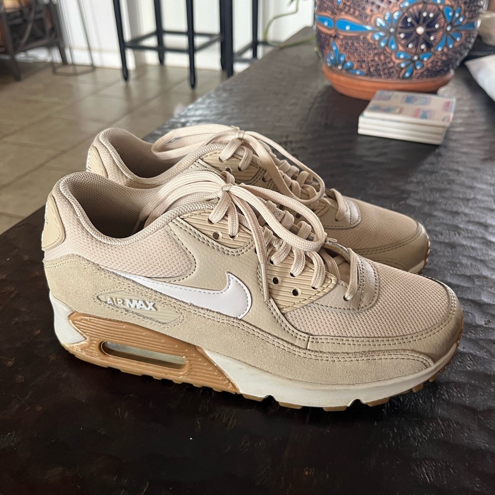 Women’s Nike Air Max 90